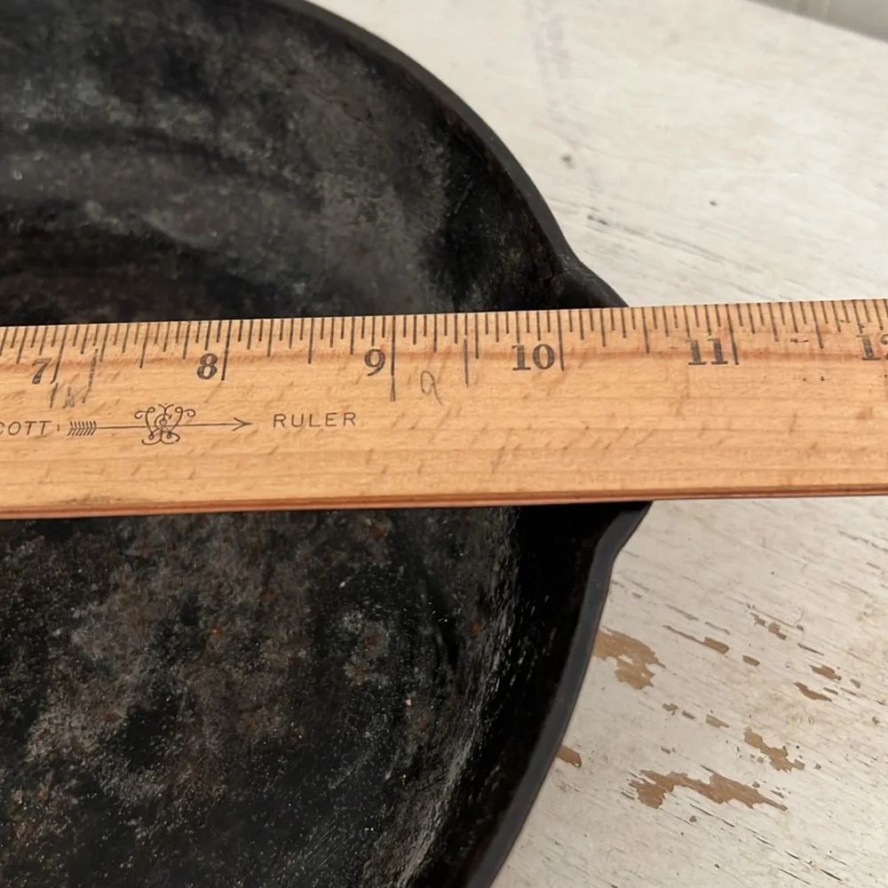 Vintage Griswold cast iron skillet Erie 70 D